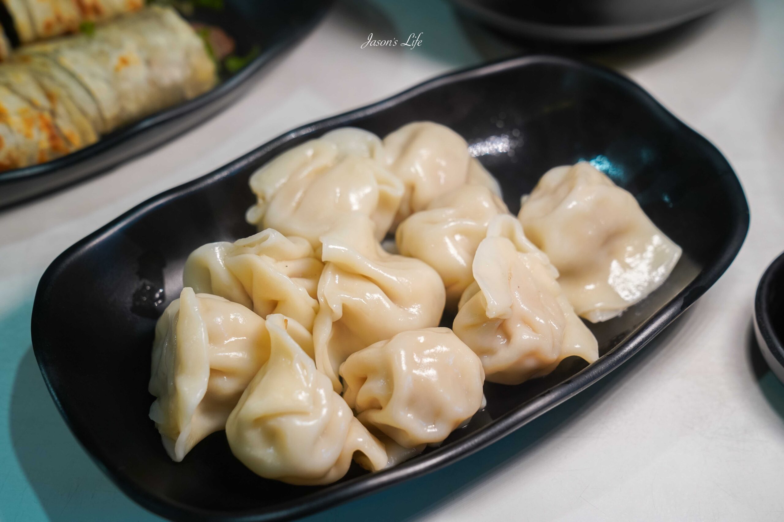 台中中區美食推薦，解憂牛肉麵高CP值，牛肉捲餅內餡滿滿，夜貓子解饞好去處