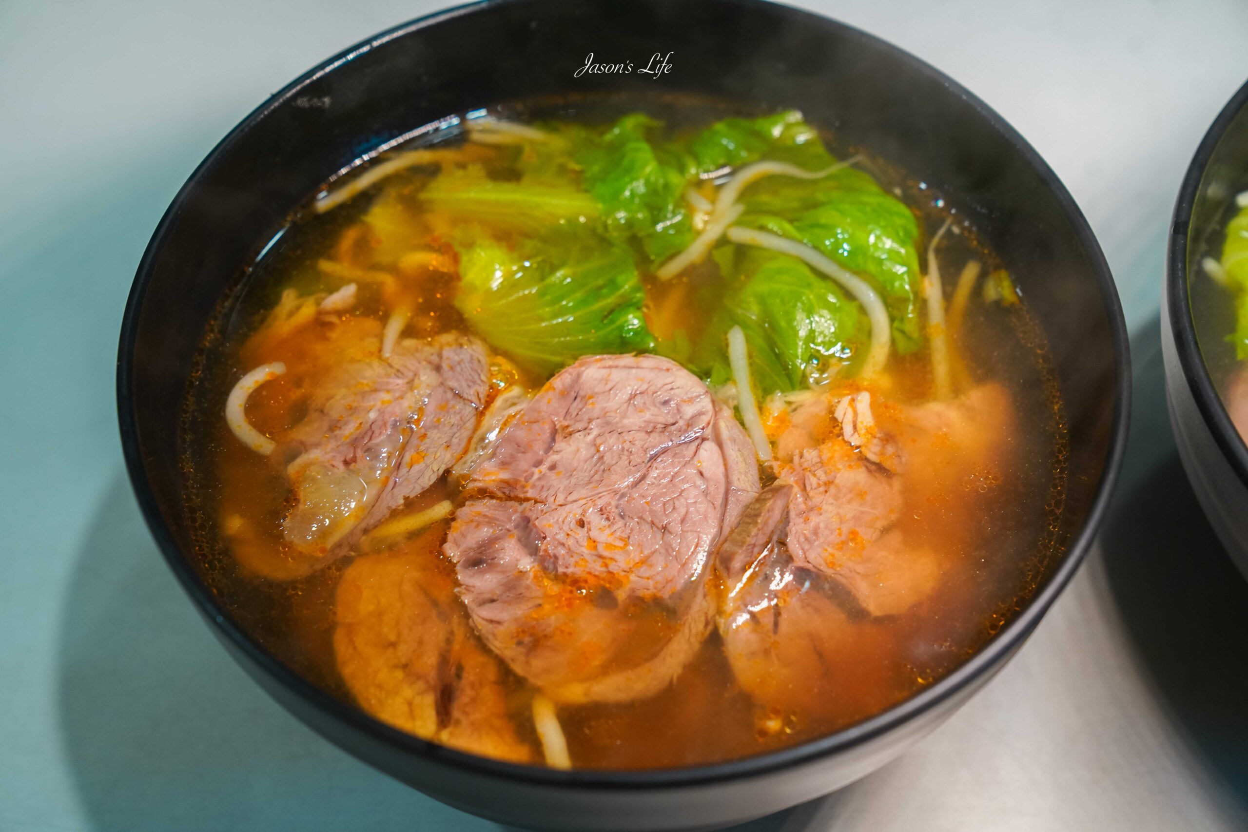 台中中區美食推薦，解憂牛肉麵高CP值，牛肉捲餅內餡滿滿，夜貓子解饞好去處