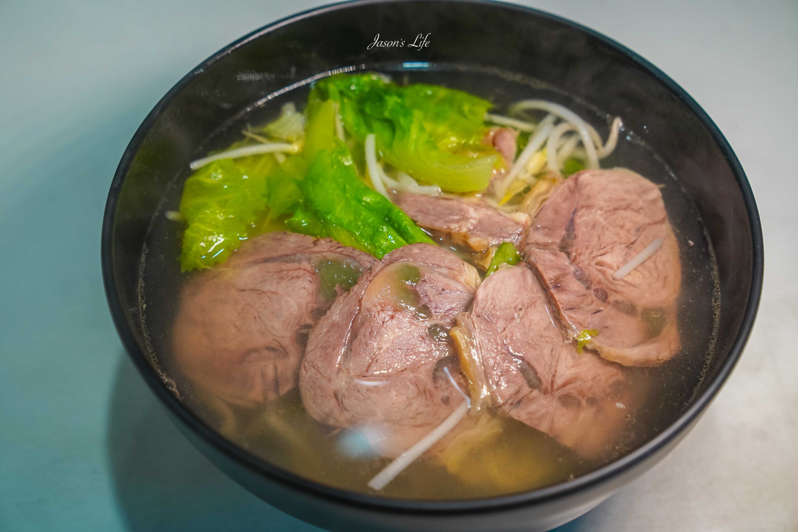 台中中區美食推薦，解憂牛肉麵高CP值，牛肉捲餅內餡滿滿，夜貓子解饞好去處