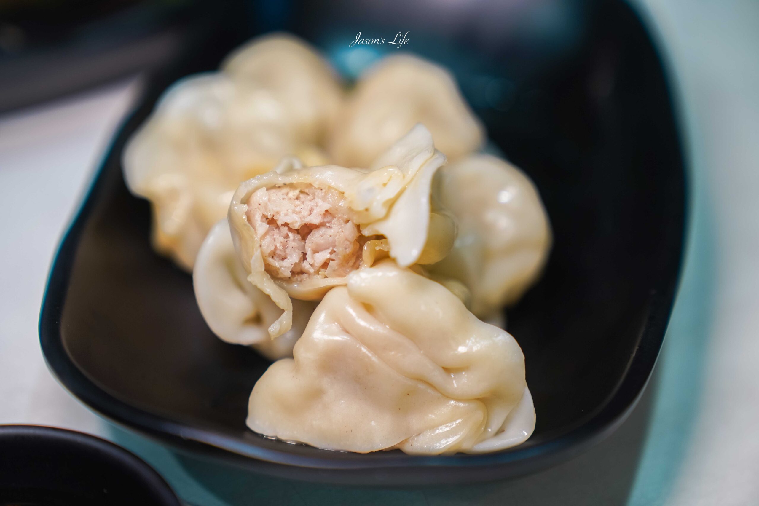 台中中區美食推薦，解憂牛肉麵高CP值，牛肉捲餅內餡滿滿，夜貓子解饞好去處