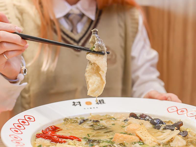 新竹酸菜魚推薦,村椒功夫酸菜魚,老罈基底溫和微酸不咬舌