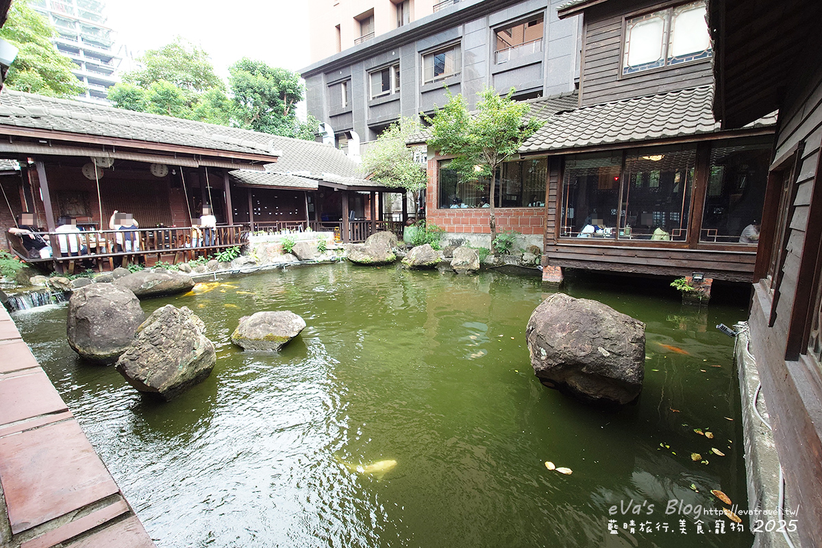 台中市【台中茶餐廳】耕讀園市政店｜古色古香江南建築，老字號茶餐廳品茶聚餐好去處。台中下午茶