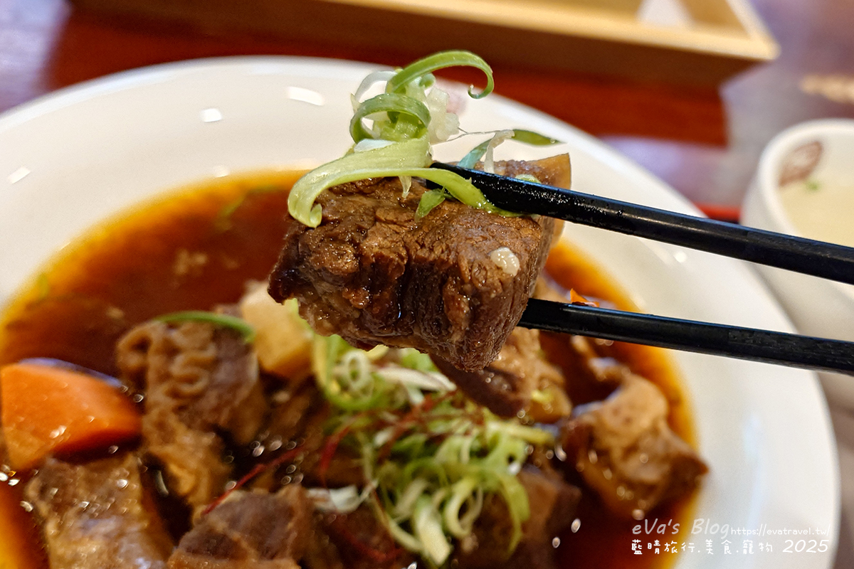 台中市【台中茶餐廳】耕讀園市政店｜古色古香江南建築，老字號茶餐廳品茶聚餐好去處。台中下午茶