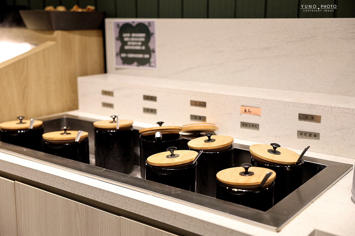 台中市北屯區全台首間韓團應援火鍋 桌邊爆炒＋蔬菜火鍋料、冰品、飲料吃到飽318元起 營業至凌晨2點。菜單價位(台中北屯美食)