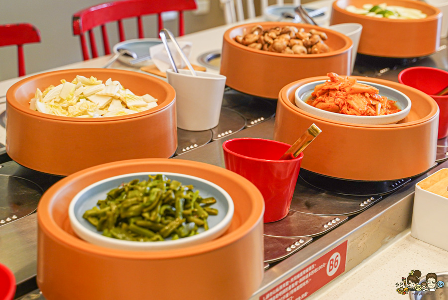 高雄最超值的得閒小聚 鍋來轉 鍋物湯品，旋轉鍋物 + 熟食熱炒 無限放題350元起 X 旋轉鍋物推薦 - 跟著尼力吃喝玩樂＆親子生活