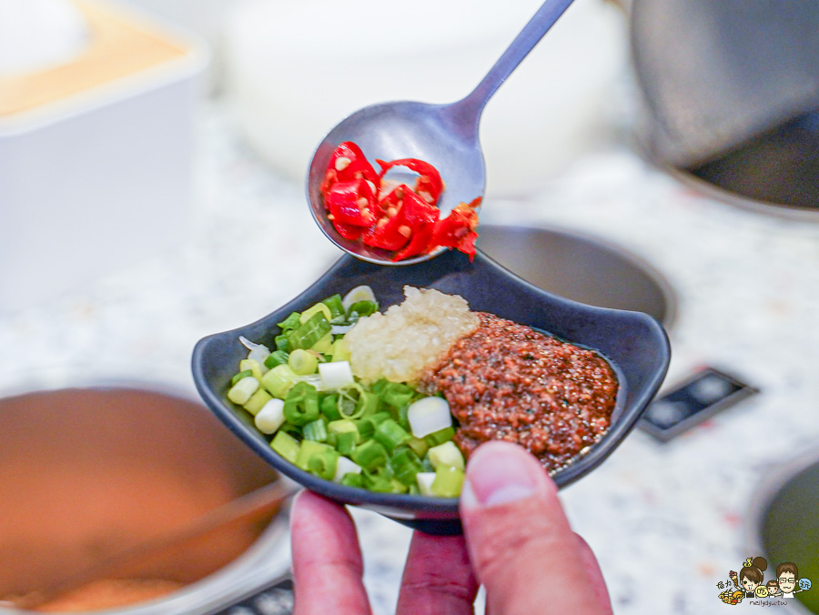 高雄最超值的得閒小聚 鍋來轉 鍋物湯品，旋轉鍋物 + 熟食熱炒 無限放題350元起 X 旋轉鍋物推薦 - 跟著尼力吃喝玩樂＆親子生活