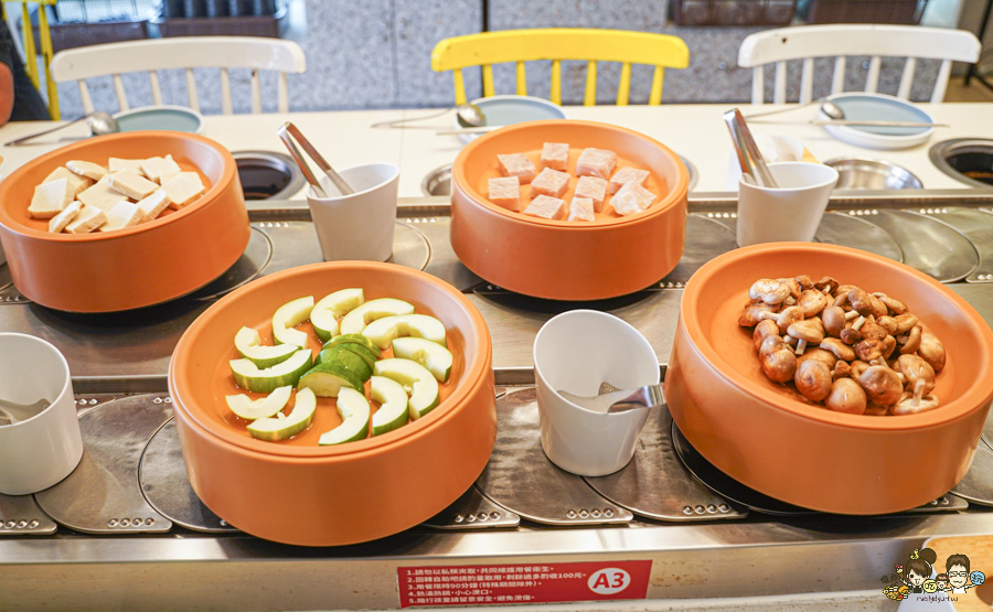 高雄最超值的得閒小聚 鍋來轉 鍋物湯品，旋轉鍋物 + 熟食熱炒 無限放題350元起 X 旋轉鍋物推薦 - 跟著尼力吃喝玩樂＆親子生活