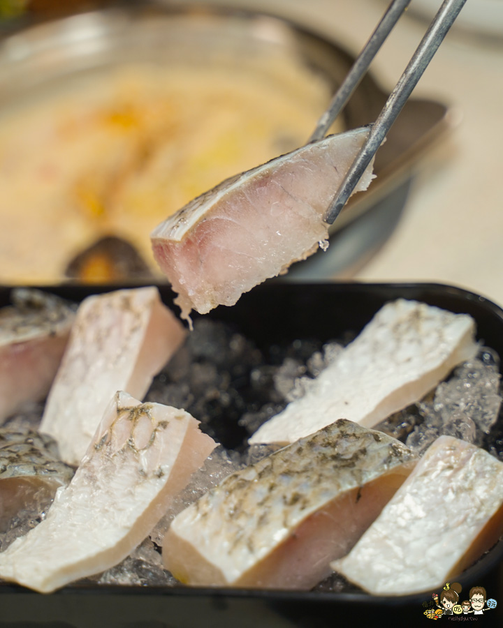 高雄最超值的得閒小聚 鍋來轉 鍋物湯品，旋轉鍋物 + 熟食熱炒 無限放題350元起 X 旋轉鍋物推薦 - 跟著尼力吃喝玩樂＆親子生活