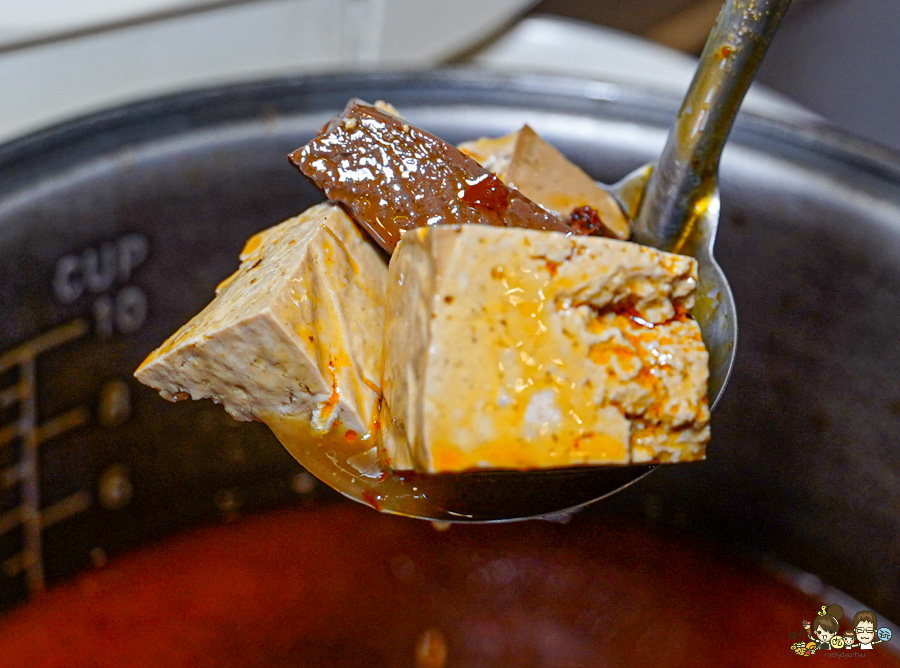 高雄最超值的得閒小聚 鍋來轉 鍋物湯品，旋轉鍋物 + 熟食熱炒 無限放題350元起 X 旋轉鍋物推薦 - 跟著尼力吃喝玩樂＆親子生活