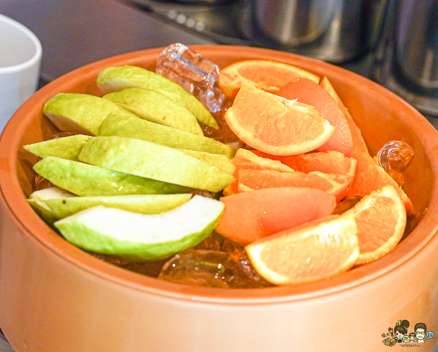 高雄最超值的得閒小聚 鍋來轉 鍋物湯品，旋轉鍋物 + 熟食熱炒 無限放題350元起 X 旋轉鍋物推薦 - 跟著尼力吃喝玩樂＆親子生活