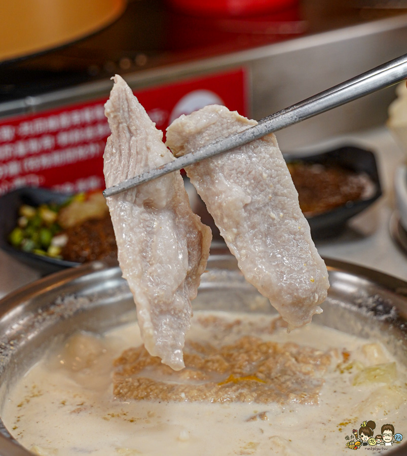 高雄最超值的得閒小聚 鍋來轉 鍋物湯品，旋轉鍋物 + 熟食熱炒 無限放題350元起 X 旋轉鍋物推薦 - 跟著尼力吃喝玩樂＆親子生活