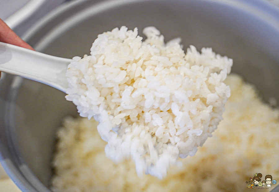 高雄最超值的得閒小聚 鍋來轉 鍋物湯品，旋轉鍋物 + 熟食熱炒 無限放題350元起 X 旋轉鍋物推薦 - 跟著尼力吃喝玩樂＆親子生活