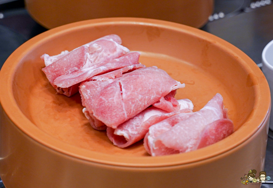 高雄最超值的得閒小聚 鍋來轉 鍋物湯品，旋轉鍋物 + 熟食熱炒 無限放題350元起 X 旋轉鍋物推薦 - 跟著尼力吃喝玩樂＆親子生活