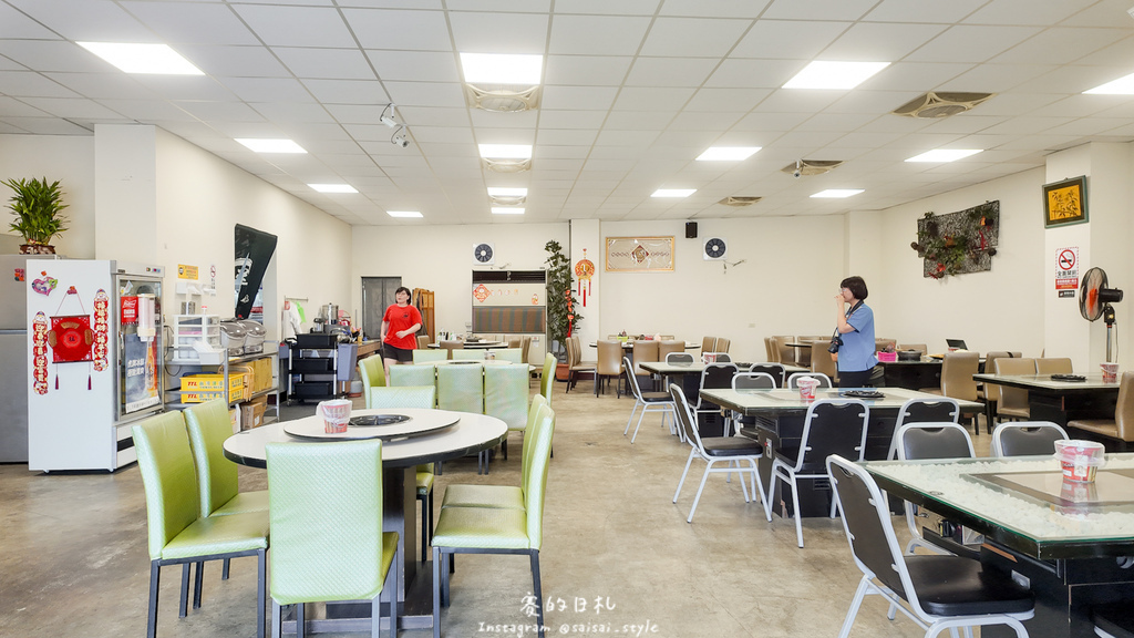 彰化溪州美食推薦!溪州呂羊肉爐必喝清甜蒜頭湯頭,軟嫩帶皮羊肉熱炒全吃。