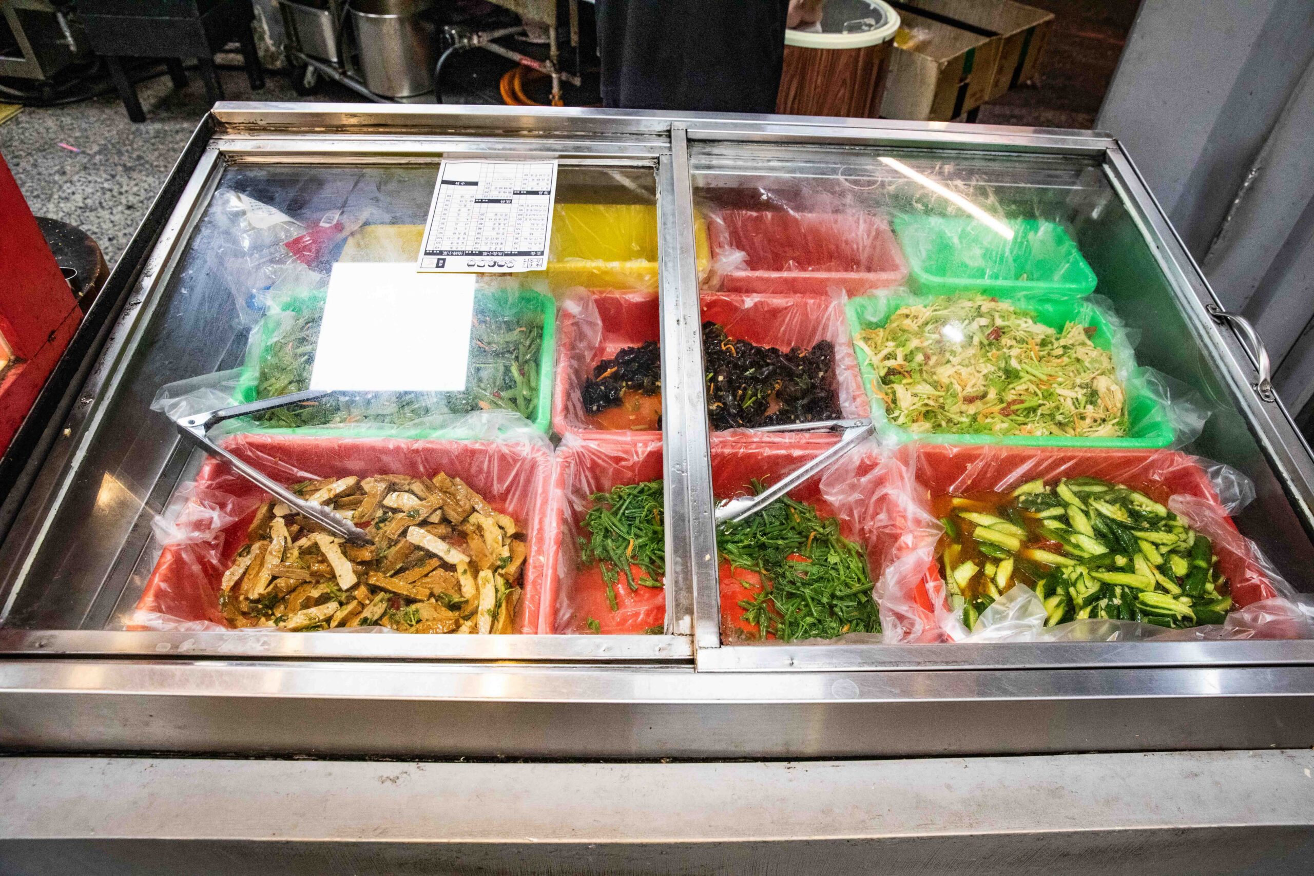 花蓮美食宵夜!陳家食堂招牌炸肉飯 炒麵,免費加青龍辣椒小魚乾。