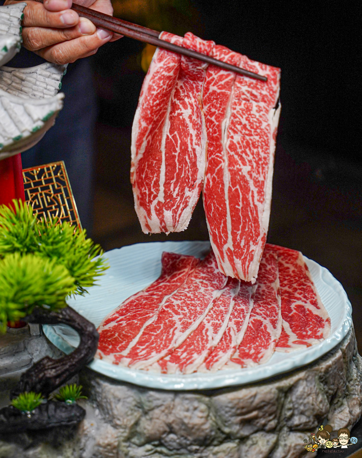 全台首間太古里成都串串麻辣鍋,道地成都風味、唐文化沈浸式空間體驗 X 穿越唐朝吃火鍋、麻辣與唐文化的交融 - 跟著尼力吃喝玩樂&親子生活