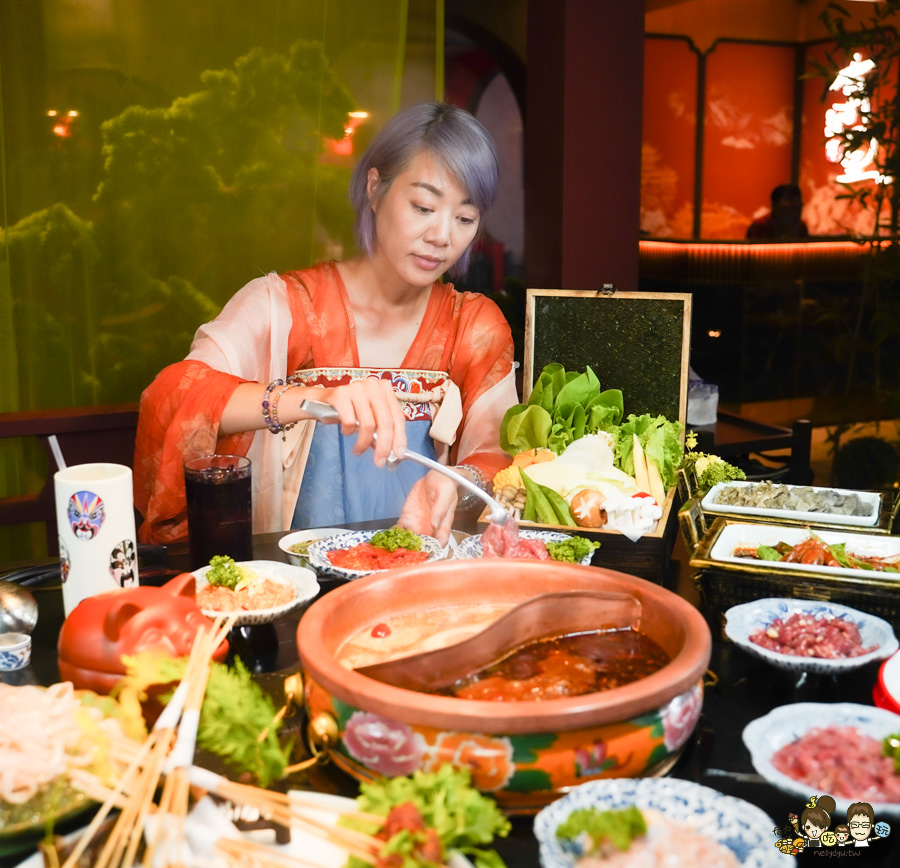 全台首間太古里成都串串麻辣鍋,道地成都風味、唐文化沈浸式空間體驗 X 穿越唐朝吃火鍋、麻辣與唐文化的交融 - 跟著尼力吃喝玩樂&親子生活