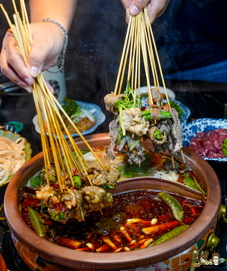 全台首間太古里成都串串麻辣鍋,道地成都風味、唐文化沈浸式空間體驗 X 穿越唐朝吃火鍋、麻辣與唐文化的交融 - 跟著尼力吃喝玩樂&親子生活