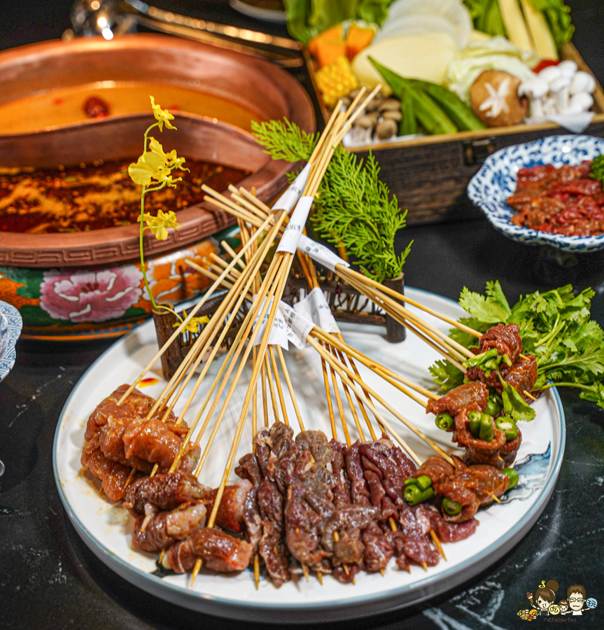 全台首間太古里成都串串麻辣鍋,道地成都風味、唐文化沈浸式空間體驗 X 穿越唐朝吃火鍋、麻辣與唐文化的交融 - 跟著尼力吃喝玩樂&親子生活