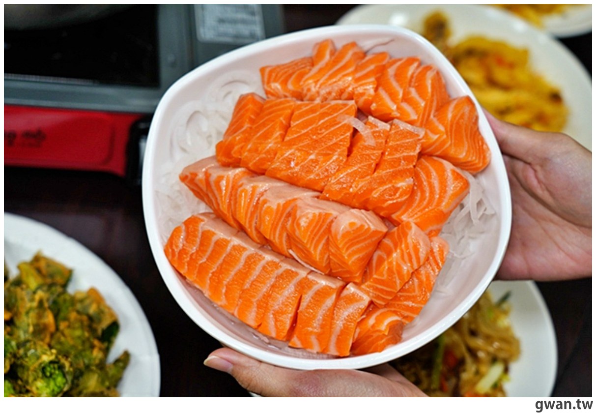 外觀超低調,腳踏車友的秘密基地,綜合生魚片每片不到10元~