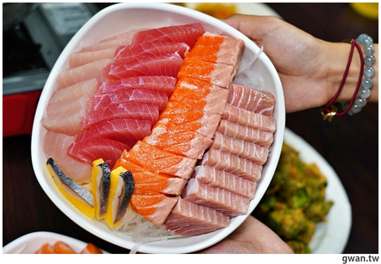 外觀超低調,腳踏車友的秘密基地,綜合生魚片每片不到10元~