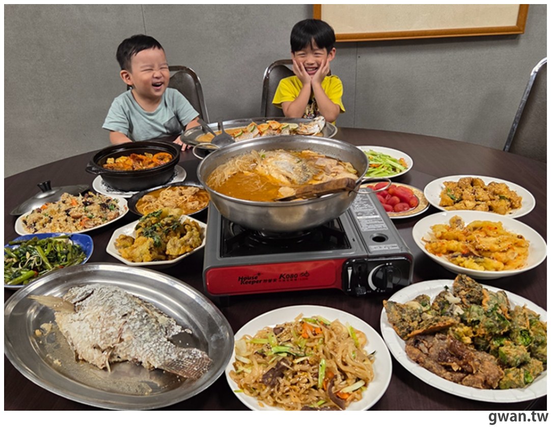 外觀超低調,腳踏車友的秘密基地,綜合生魚片每片不到10元~