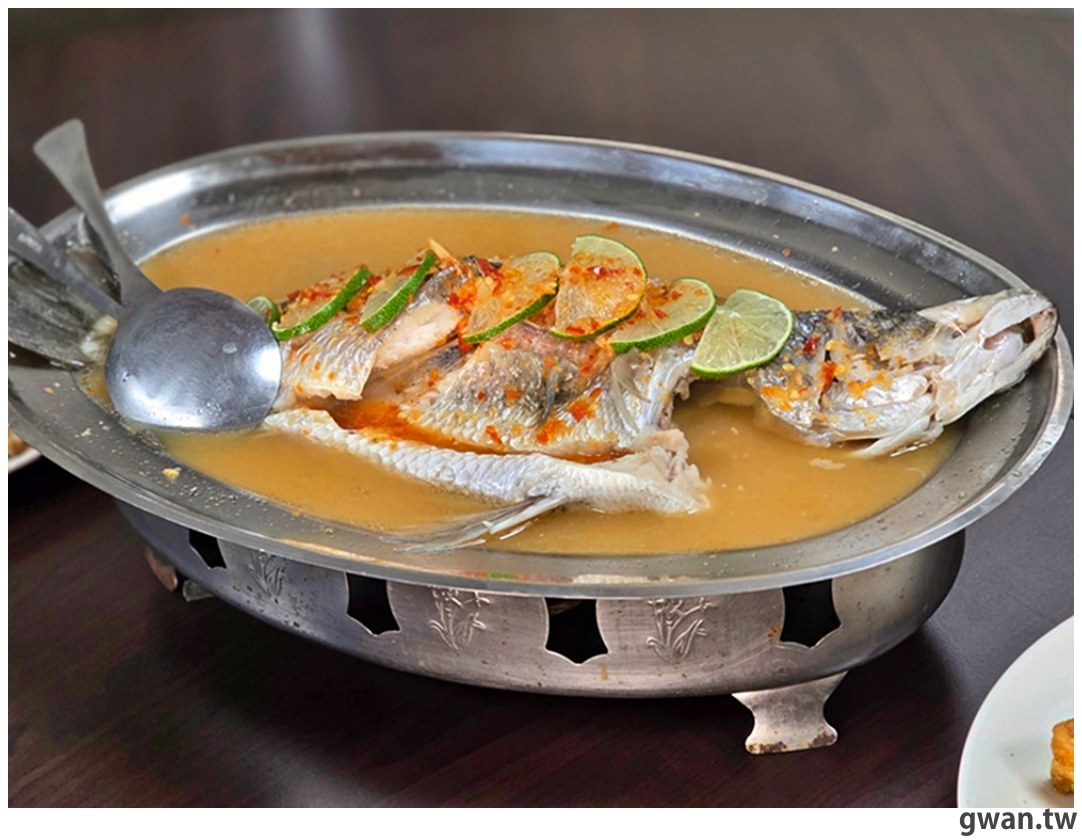 外觀超低調,腳踏車友的秘密基地,綜合生魚片每片不到10元~