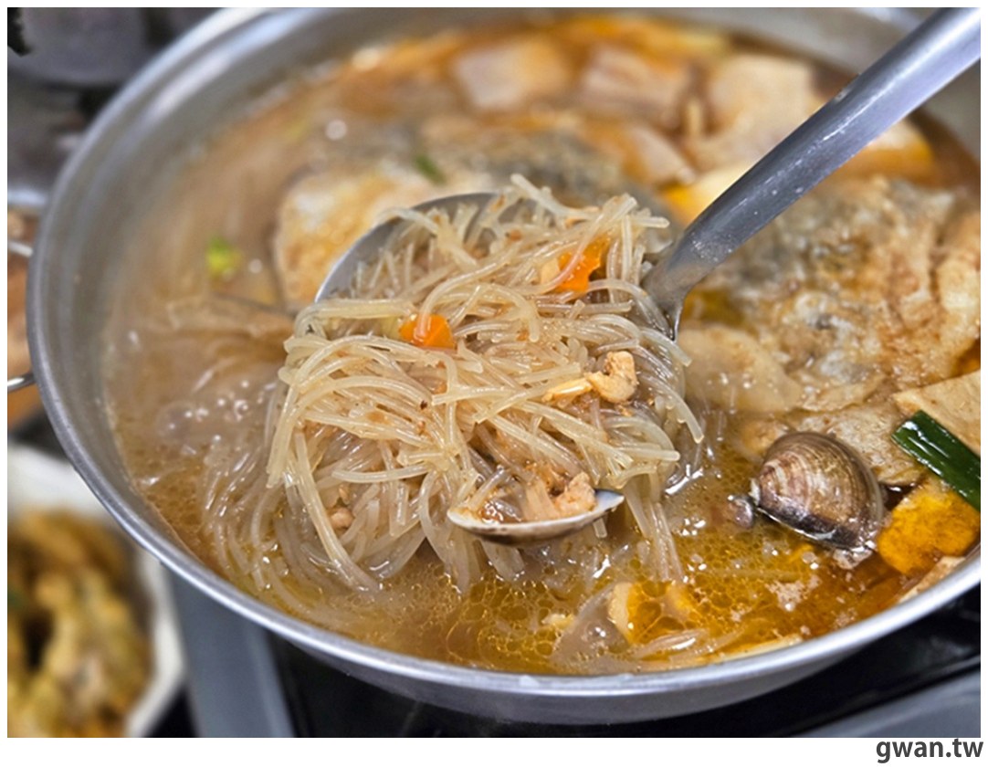 外觀超低調,腳踏車友的秘密基地,綜合生魚片每片不到10元~