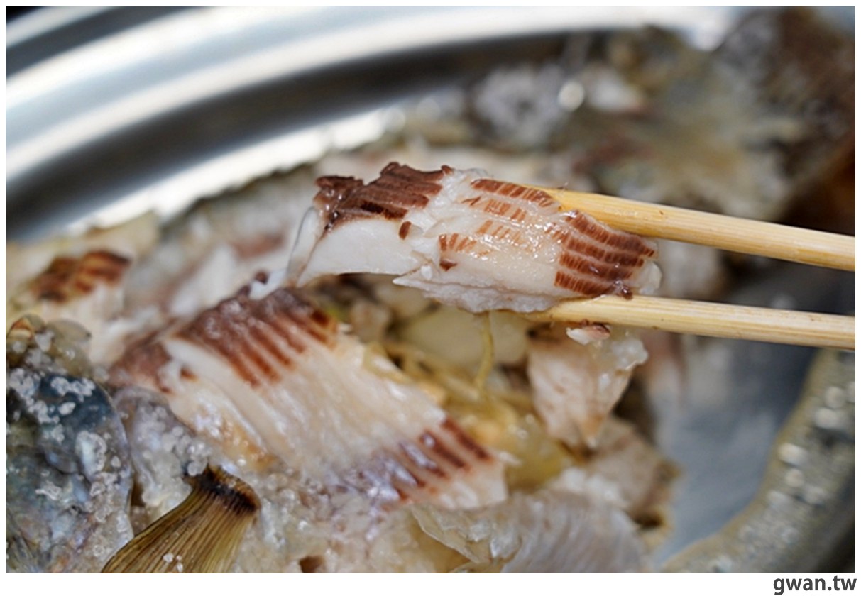 外觀超低調,腳踏車友的秘密基地,綜合生魚片每片不到10元~