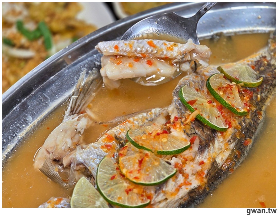 外觀超低調,腳踏車友的秘密基地,綜合生魚片每片不到10元~