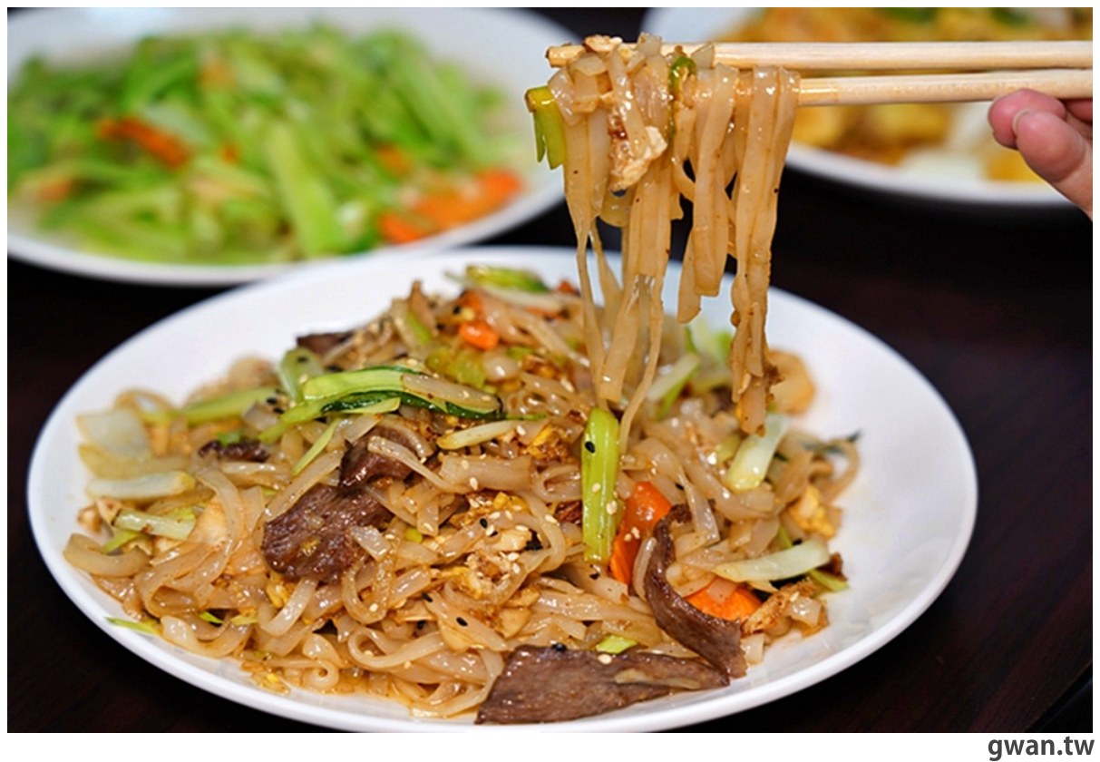 外觀超低調,腳踏車友的秘密基地,綜合生魚片每片不到10元~