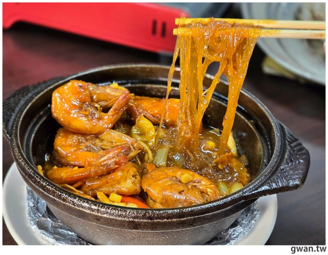 外觀超低調,腳踏車友的秘密基地,綜合生魚片每片不到10元~