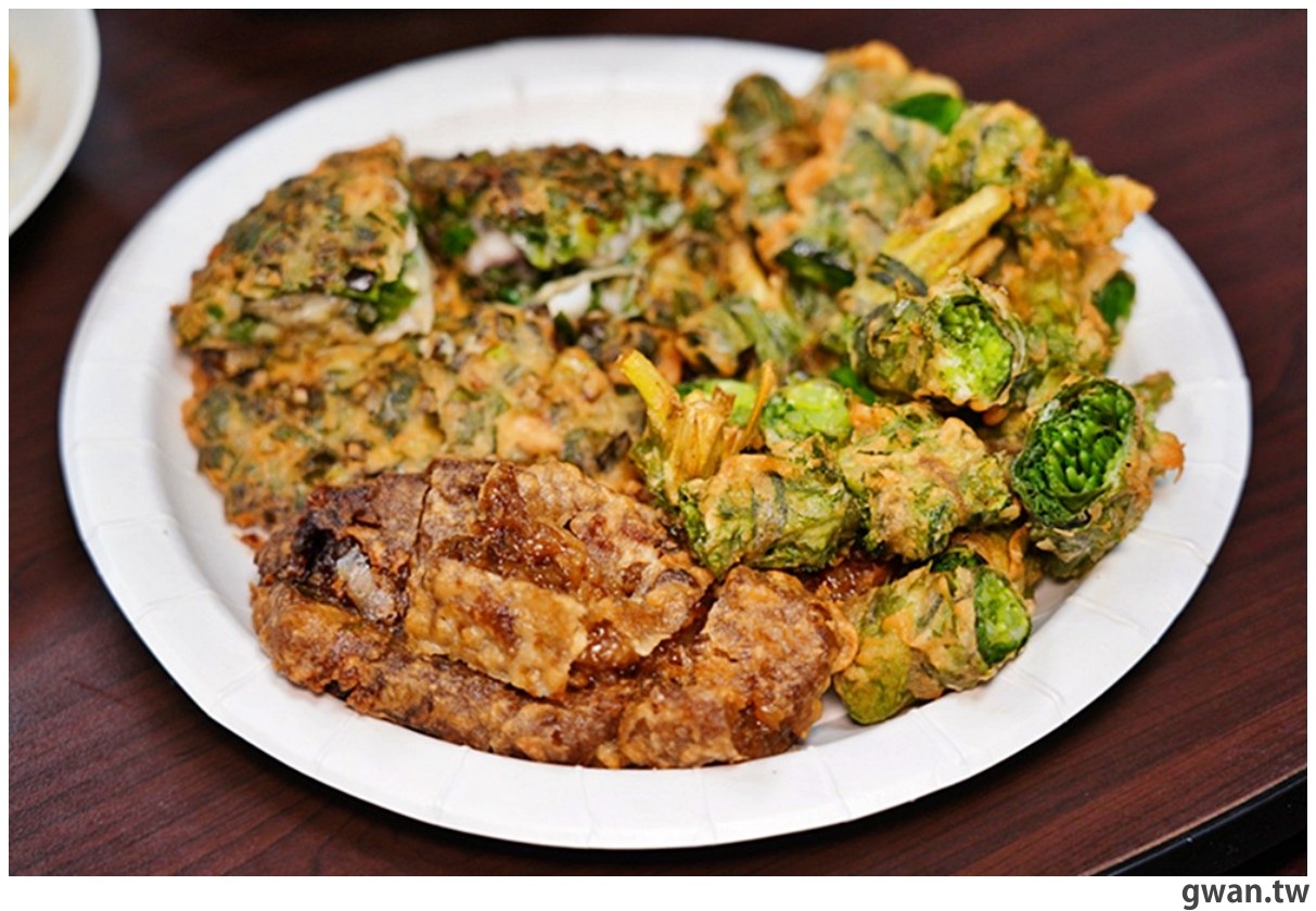 外觀超低調,腳踏車友的秘密基地,綜合生魚片每片不到10元~