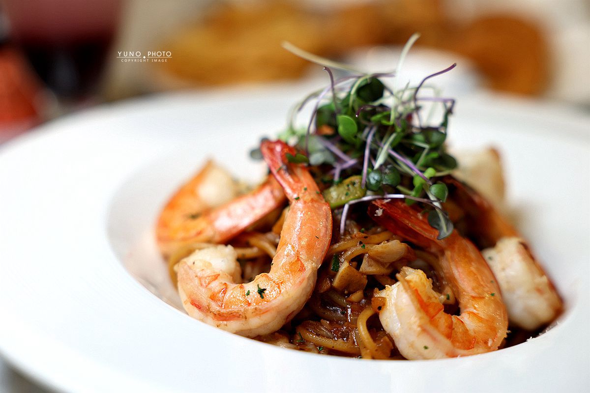 台中必吃義式料理餐廳！主打手剝鮮蝦與高品質慢熬醬汁的用餐體驗。