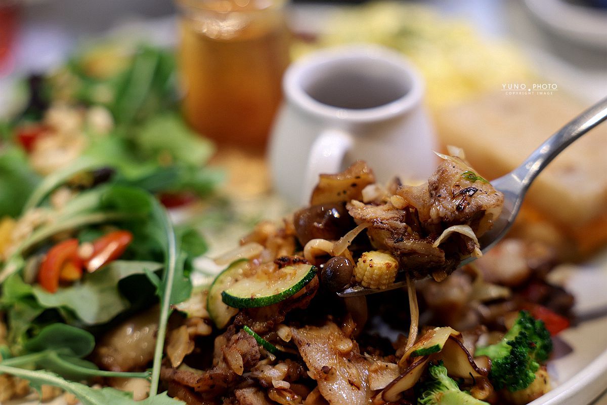 台中必吃義式料理餐廳！主打手剝鮮蝦與高品質慢熬醬汁的用餐體驗。