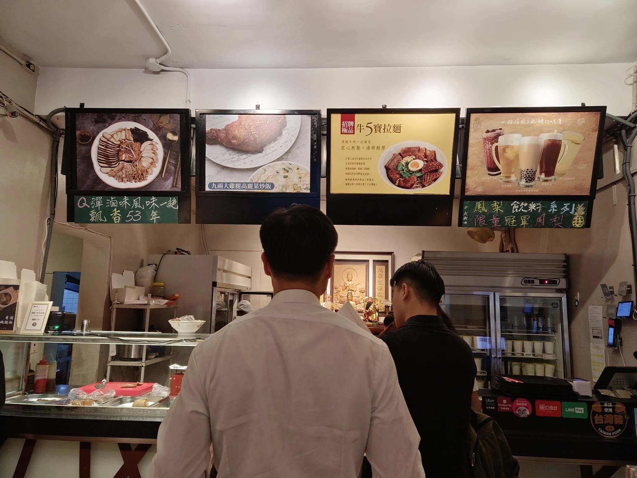 淡水黑殿排骨飯創始店！飄香50年古早味、老台北人必吃。