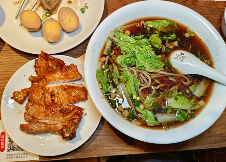 淡水黑殿排骨飯創始店！飄香50年古早味、老台北人必吃。