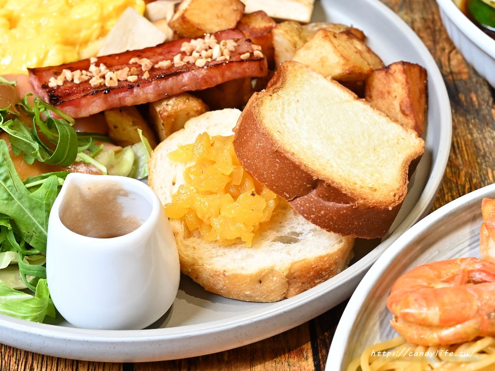 Proi Kitchen｜森林系澳式早午餐，餐點大份量，無服務費！台中少見早午餐飲料、咖啡無限暢飲～ - 糖糖's 享食生活