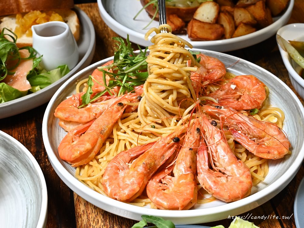 Proi Kitchen｜森林系澳式早午餐，餐點大份量，無服務費！台中少見早午餐飲料、咖啡無限暢飲～ - 糖糖's 享食生活