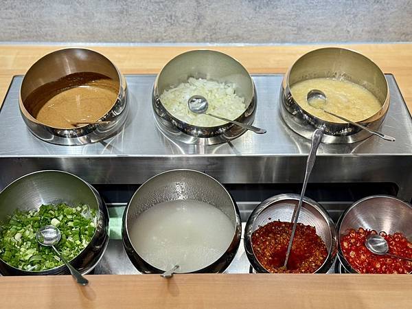 台南牛肉火鍋！東哥牛肉涮涮鍋蔬果牛骨湯頭涮和牛，招牌熱炒與捲餅必吃。