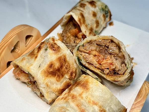 台南牛肉火鍋！東哥牛肉涮涮鍋蔬果牛骨湯頭涮和牛，招牌熱炒與捲餅必吃。