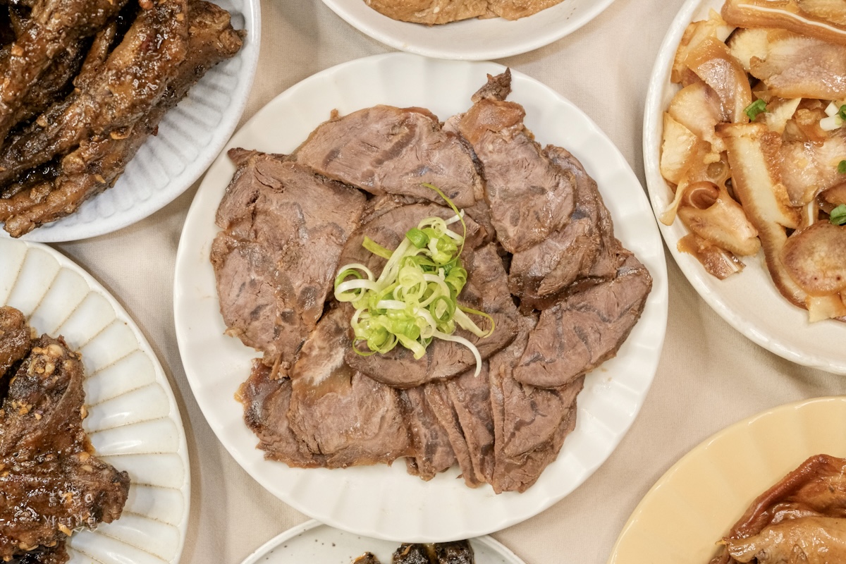 【宅配滷味團購中】具米其林二星餐廳廚師經歷親製、三十年手藝打造極致風味!一開封就能聞到老滷香魂|包飯店燻香滷味