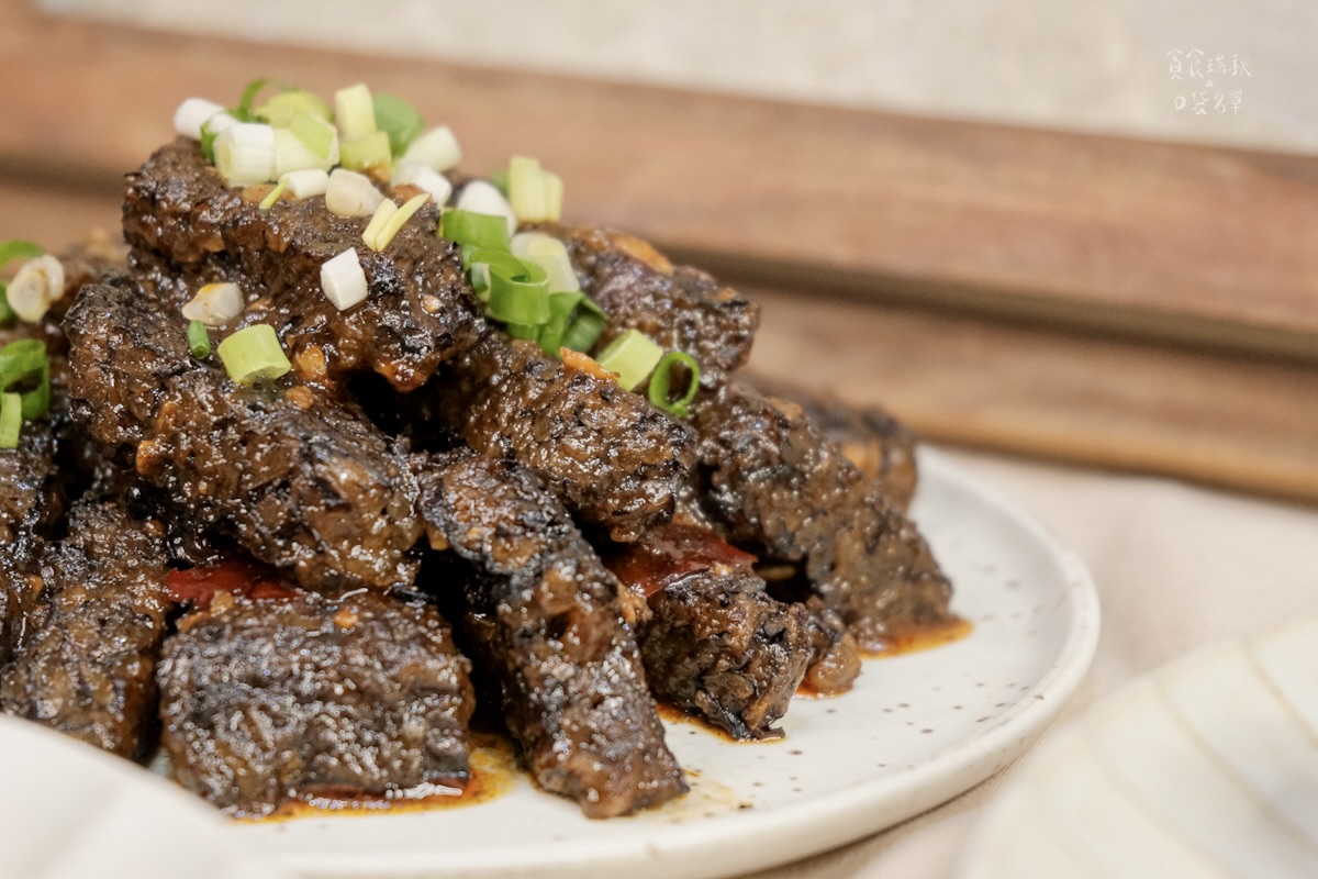 【宅配滷味團購中】具米其林二星餐廳廚師經歷親製、三十年手藝打造極致風味!一開封就能聞到老滷香魂|包飯店燻香滷味