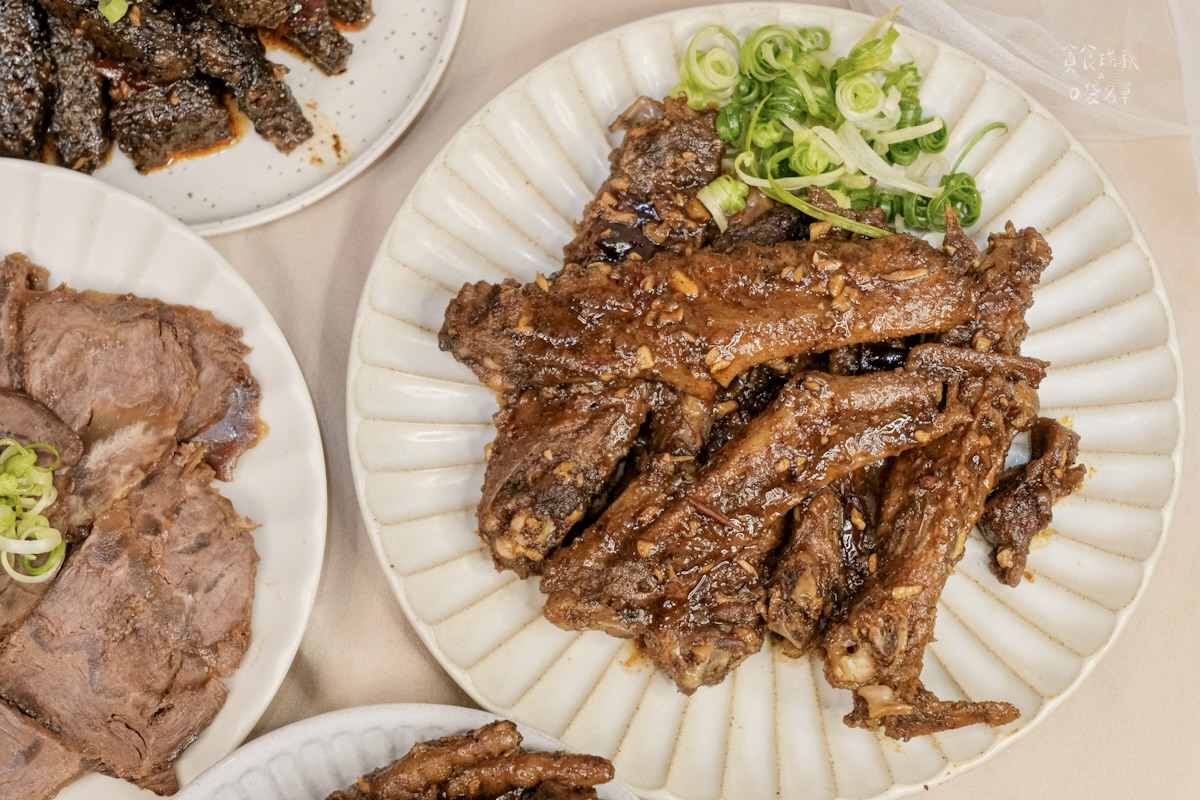 【宅配滷味團購中】具米其林二星餐廳廚師經歷親製、三十年手藝打造極致風味!一開封就能聞到老滷香魂|包飯店燻香滷味