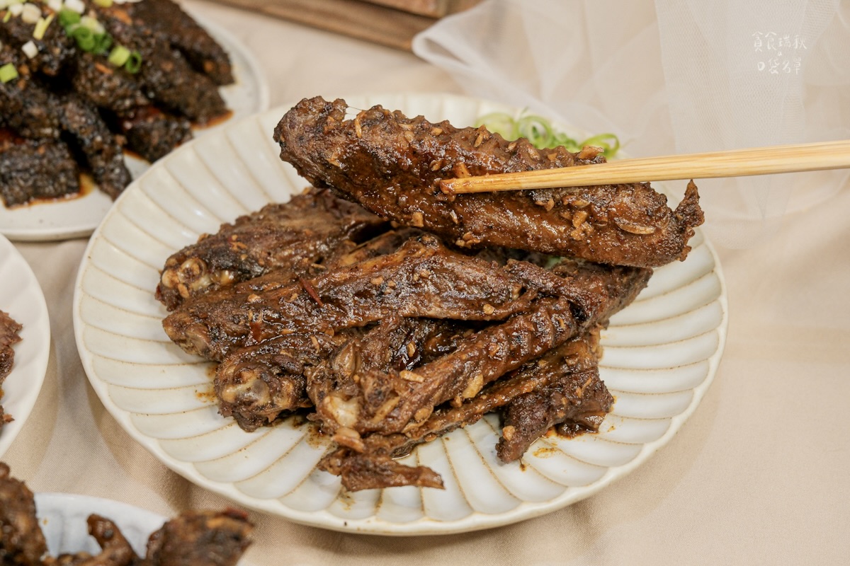 【宅配滷味團購中】具米其林二星餐廳廚師經歷親製、三十年手藝打造極致風味!一開封就能聞到老滷香魂|包飯店燻香滷味