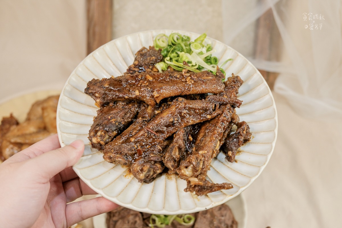 【宅配滷味團購中】具米其林二星餐廳廚師經歷親製、三十年手藝打造極致風味!一開封就能聞到老滷香魂|包飯店燻香滷味