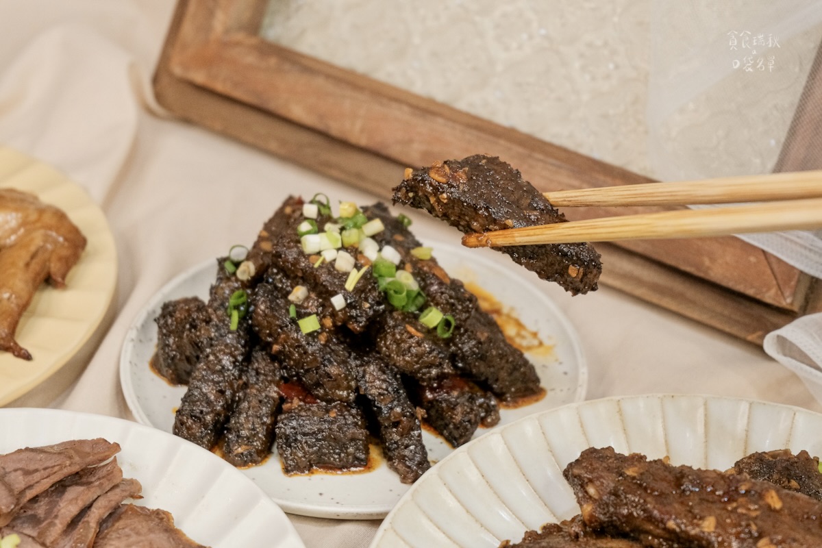 【宅配滷味團購中】具米其林二星餐廳廚師經歷親製、三十年手藝打造極致風味!一開封就能聞到老滷香魂|包飯店燻香滷味