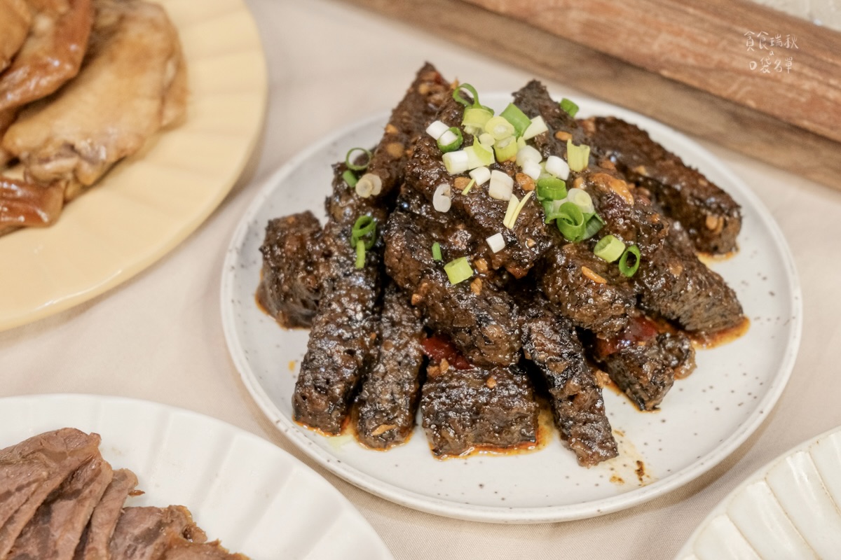 【宅配滷味團購中】具米其林二星餐廳廚師經歷親製、三十年手藝打造極致風味!一開封就能聞到老滷香魂|包飯店燻香滷味