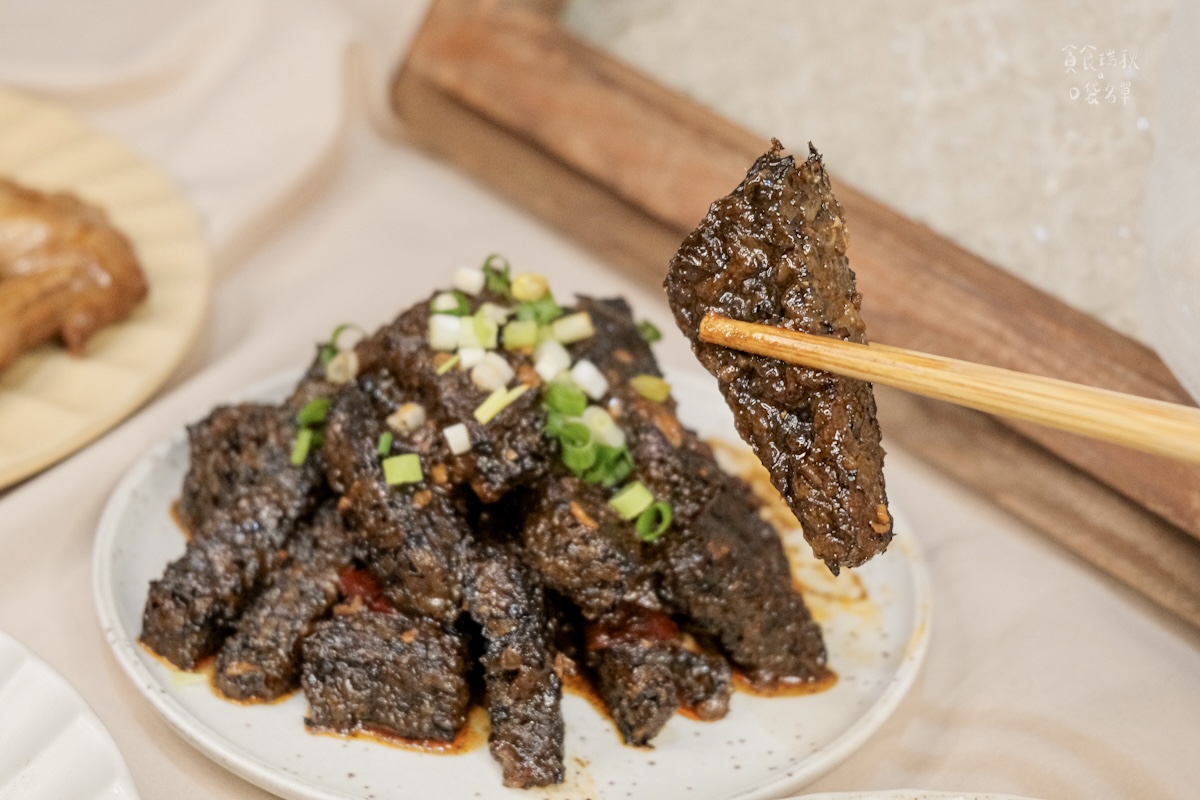 【宅配滷味團購中】具米其林二星餐廳廚師經歷親製、三十年手藝打造極致風味!一開封就能聞到老滷香魂|包飯店燻香滷味