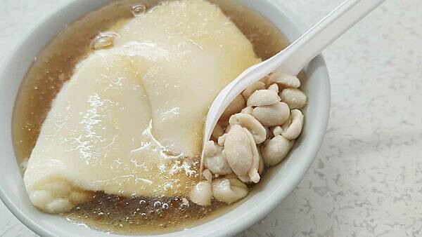 【台北美食】龍潭豆花｜公館必吃的豆花！帶有焦香味與豆花香